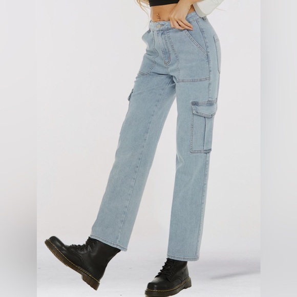 Straight Leg Jeans with Pockets - Picture 2 of 4